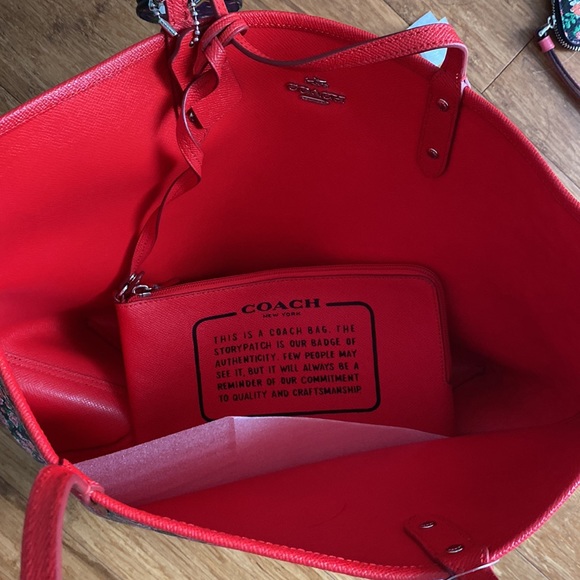 NWT! Coach Reversible Floral tote w/bonus pouch 5 set- - Picture 11 of 12